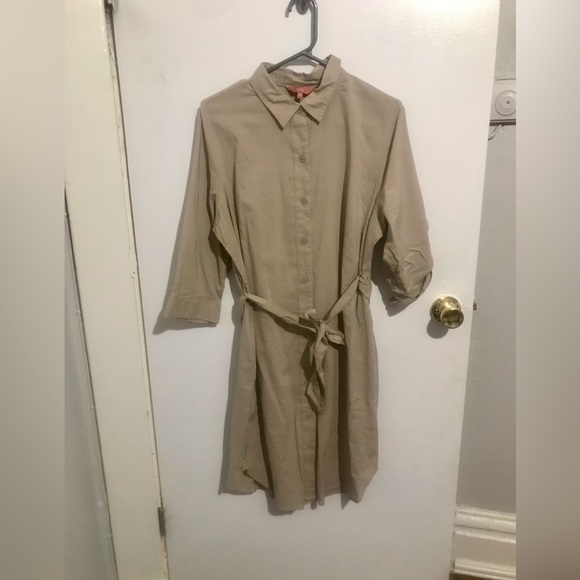 New Women’s Size Medium Khaki Dress Button Down - Picture 1 of 1